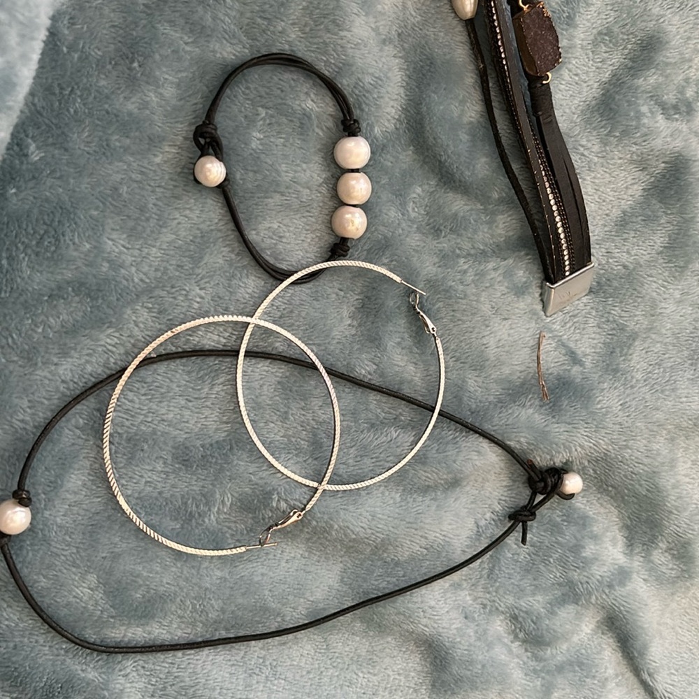 Bundle. Black and pearl necklace and bracelet. Large silver Paparazzi earrings